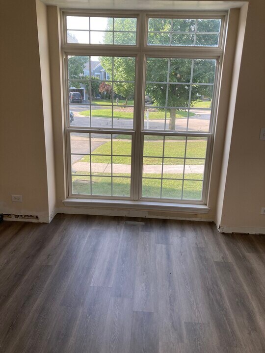 12 Gail Ct in Lake In The Hills, IL - Building Photo