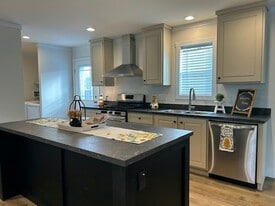 39500 Warren Rd in Canton, MI - Building Photo