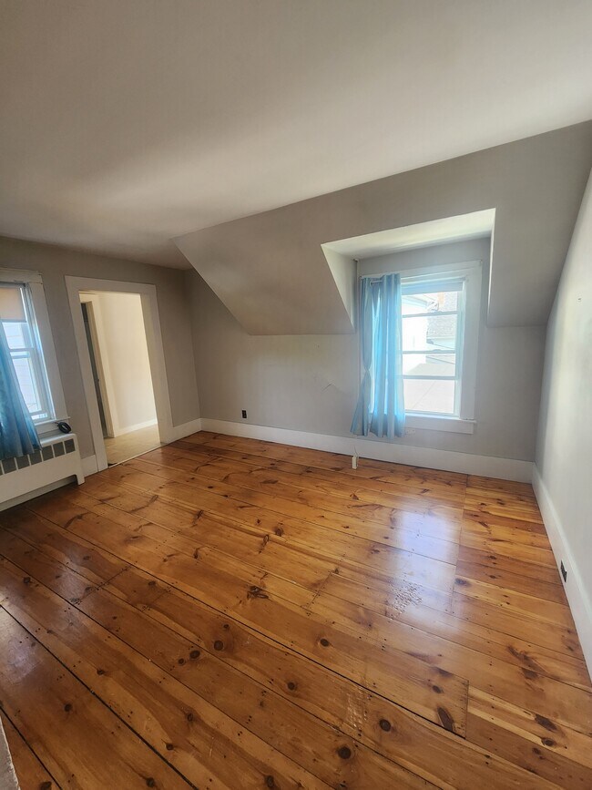 39 Cottage St, Unit Apt #2 in Milford, NH - Building Photo - Building Photo