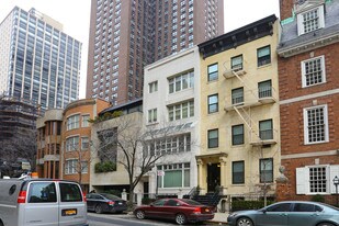 211 E 71st St in New York, NY - Building Photo