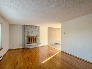 5214 Sand Point Way NE in Seattle, WA - Building Photo - Building Photo