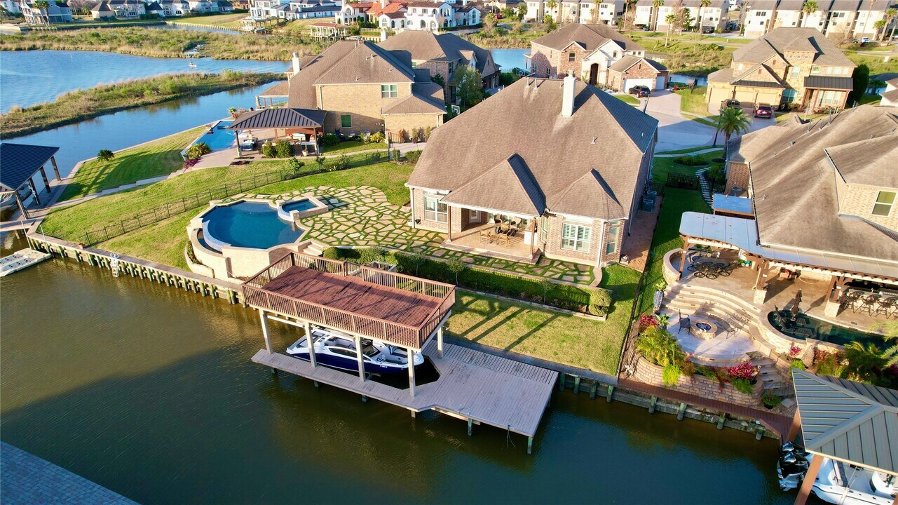 853 Coastal Ct in League City, TX - Building Photo