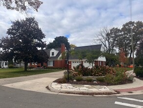 7987 State St in Brighton, MI - Foto de edificio - Building Photo