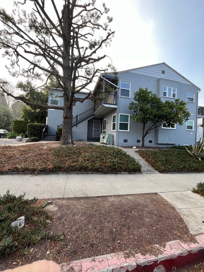 3860-3860 Valleybrink Rd in Los Angeles, CA - Building Photo - Building Photo