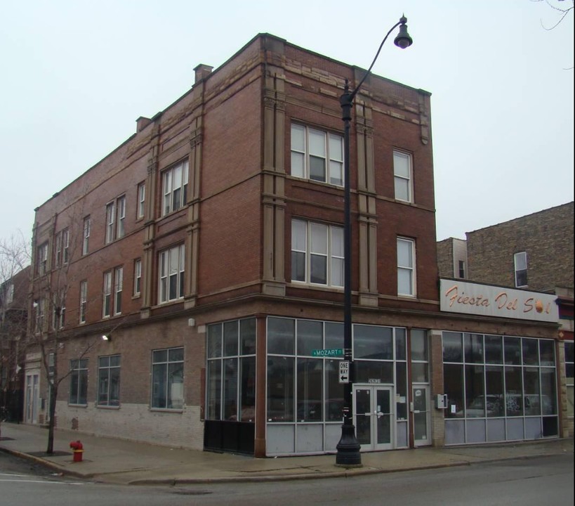 2829 W Armitage Ave in Chicago, IL - Building Photo