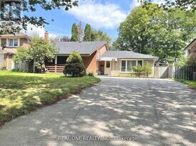 17 Valleycrest Ave in Markham, ON - Building Photo