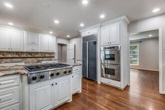6307 Deloache Ave in Dallas, TX - Foto de edificio - Building Photo