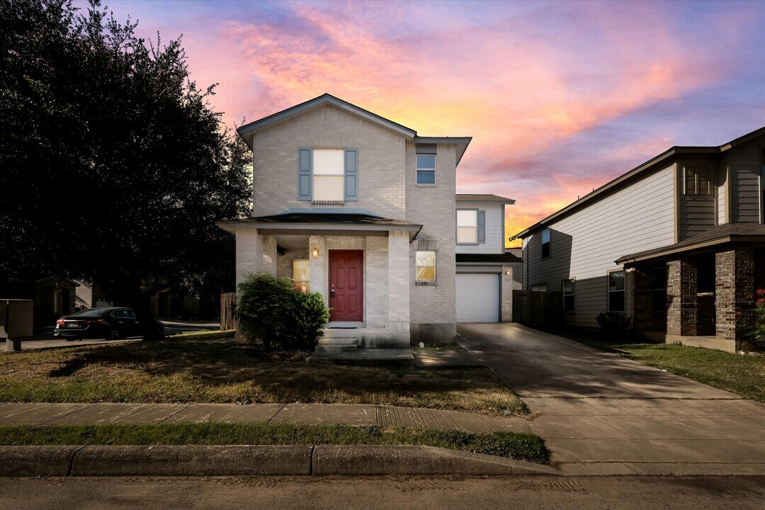 102 Kenrock Ridge in San Antonio, TX - Building Photo