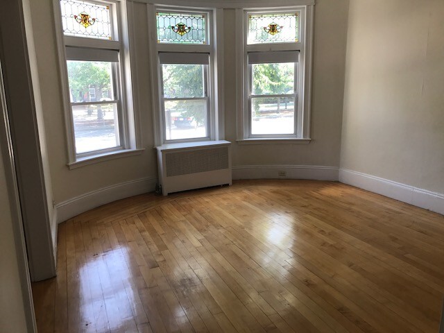 1824 Beacon St, Unit 1 in Brookline, MA - Building Photo