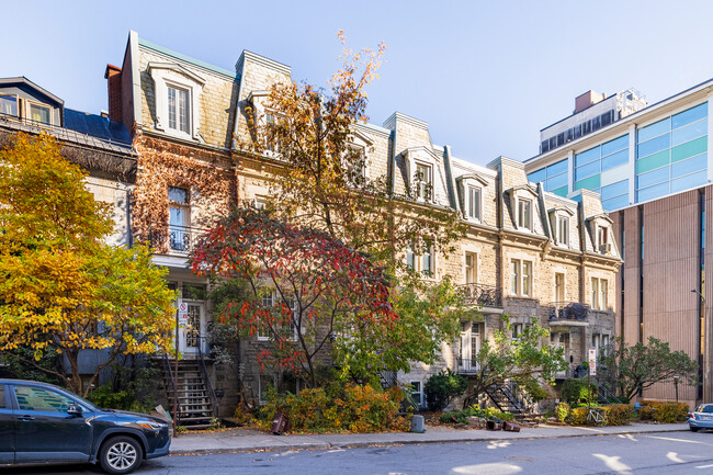 2061-2083 Saint-Urbain Rue in Montréal, QC - Building Photo - Building Photo