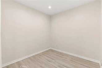 2243 Martin, Unit APT 207 in Irvine, CA - Foto de edificio - Building Photo