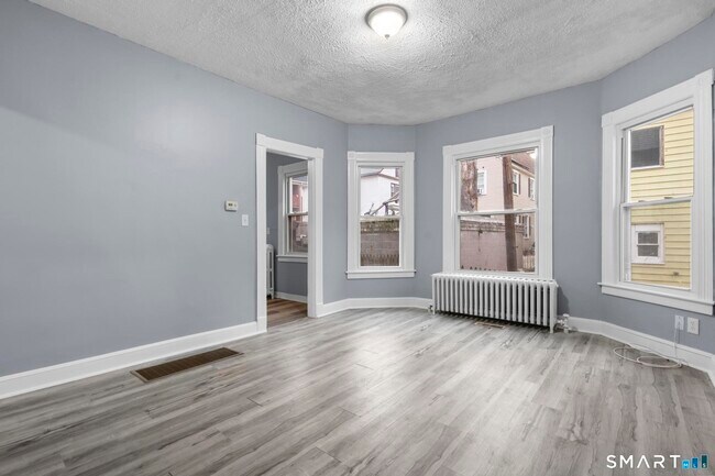 16 Plaza Ave in Waterbury, CT - Building Photo - Building Photo