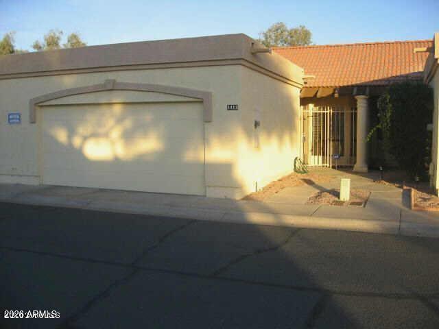 property at 1423 N Oak St