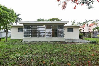 2430 NW 81st Ave in Sunrise, FL - Building Photo - Building Photo