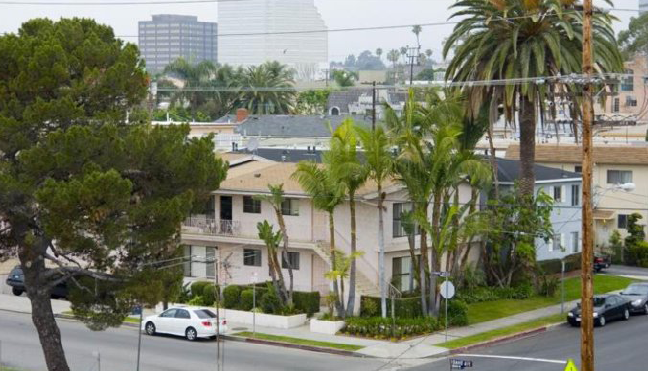 1563 Brockton Ave in Los Angeles, CA - Foto de edificio - Building Photo