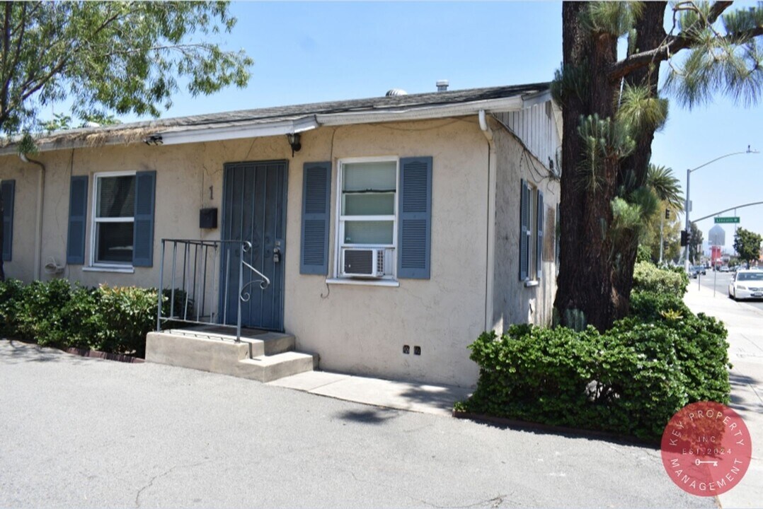 682 E Main St in San Diego, CA - Building Photo