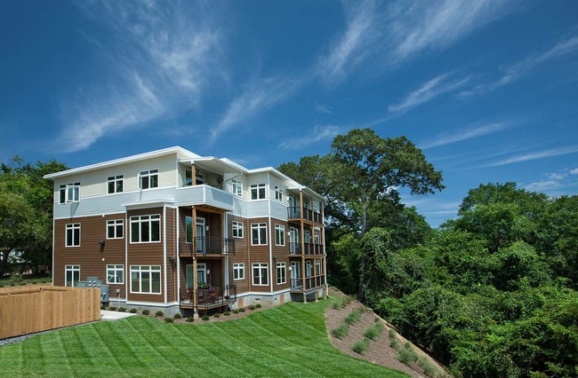 LOFTY APARTMENTS in Richmond, VA - Foto de edificio - Building Photo