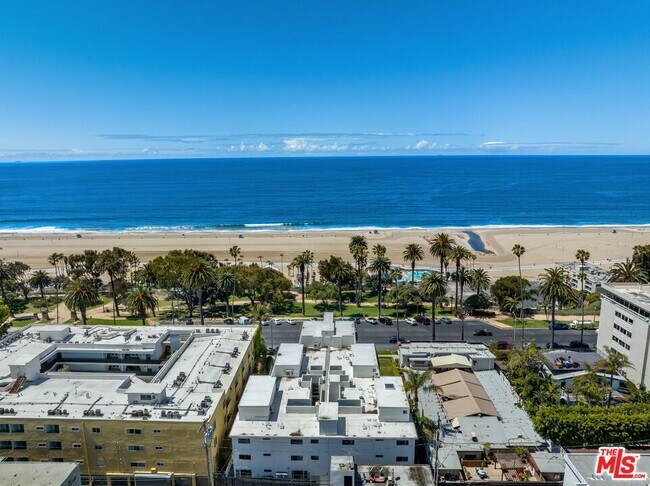 833 Ocean Ave-Unit -304 in Santa Monica, CA - Building Photo - Building Photo