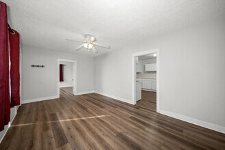 214 E Euclid Ave in Spokane, WA - Foto de edificio - Building Photo