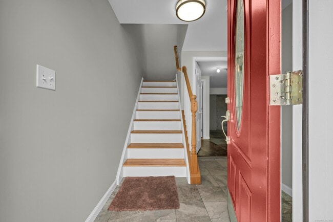 26 Roger Ave in Danbury, CT - Building Photo - Building Photo