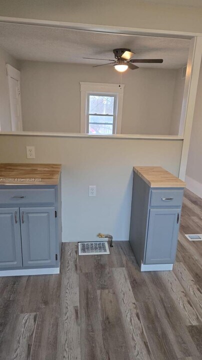 1166 Bellows St in Akron, OH - Building Photo
