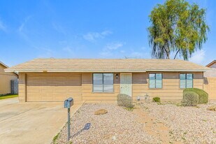 728 W El Prado Rd, Unit B207 in Chandler, AZ - Building Photo