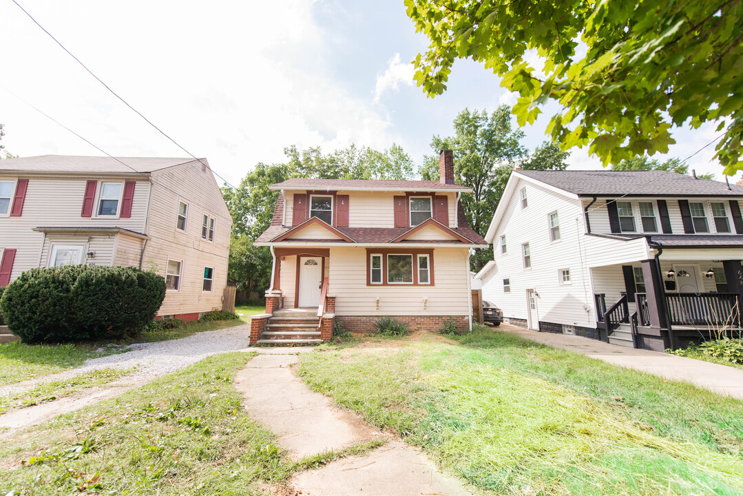 652 Glendora Ave in Akron, OH - Building Photo