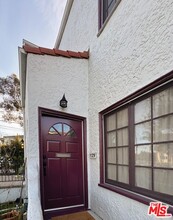 1129 Carmona Ave in Los Angeles, CA - Building Photo - Building Photo