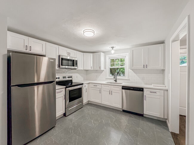 85 Cold Spring Cir in Naugatuck, CT - Building Photo - Building Photo