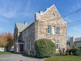 300 Soundview Ave in Fairfield, CT - Building Photo