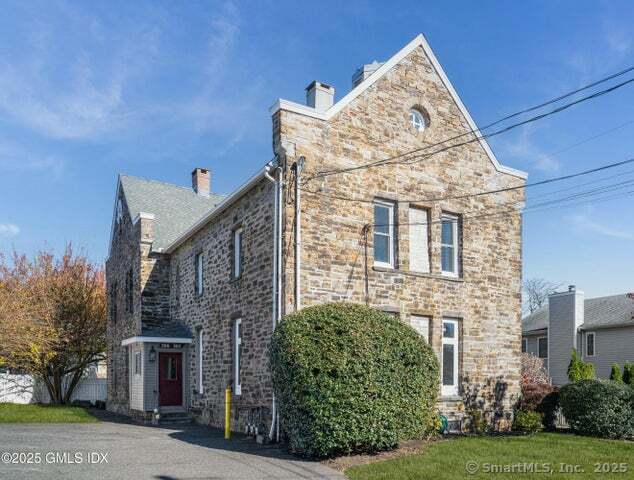 property at 300 Soundview Ave
