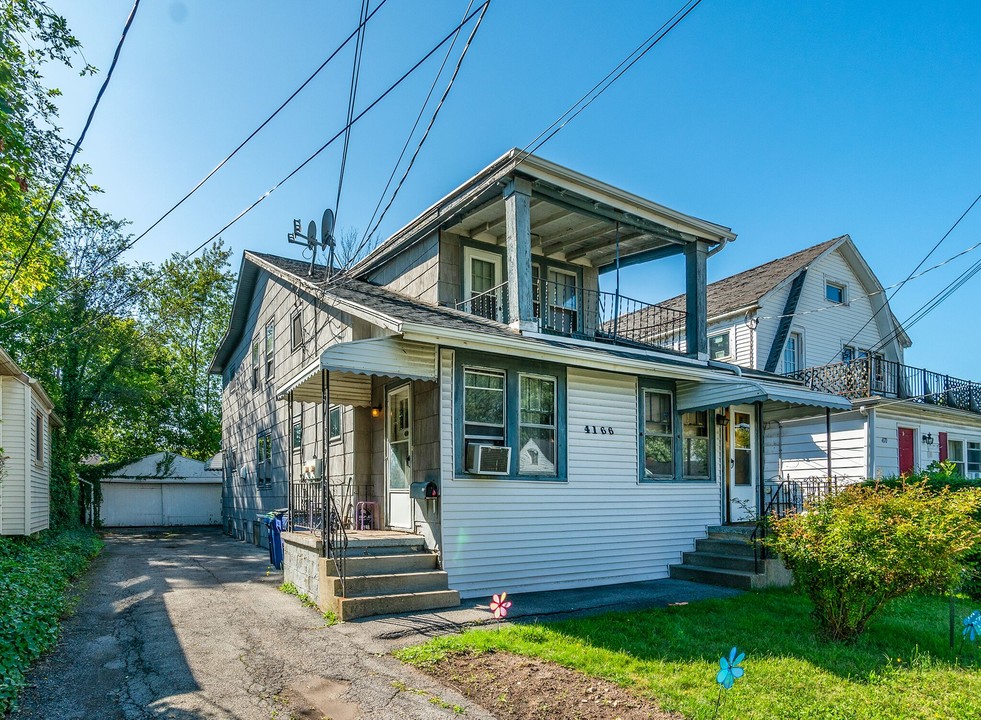 4166 Bailey Ave in Amherst, NY - Building Photo