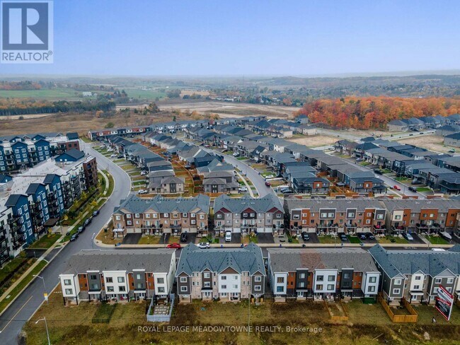 17 Andean Ln in Barrie, ON - Building Photo - Building Photo