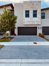 10521 NW 81st Terrace in Doral, FL - Building Photo - Building Photo