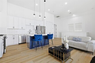 107 W Whitney St in Houston, TX - Building Photo - Building Photo