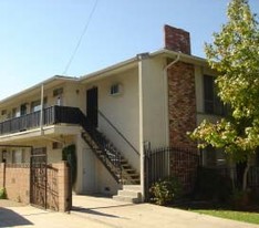 810 E Lomita Ave Apartamentos