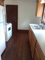 99 Hawthorne Ave, Unit 99