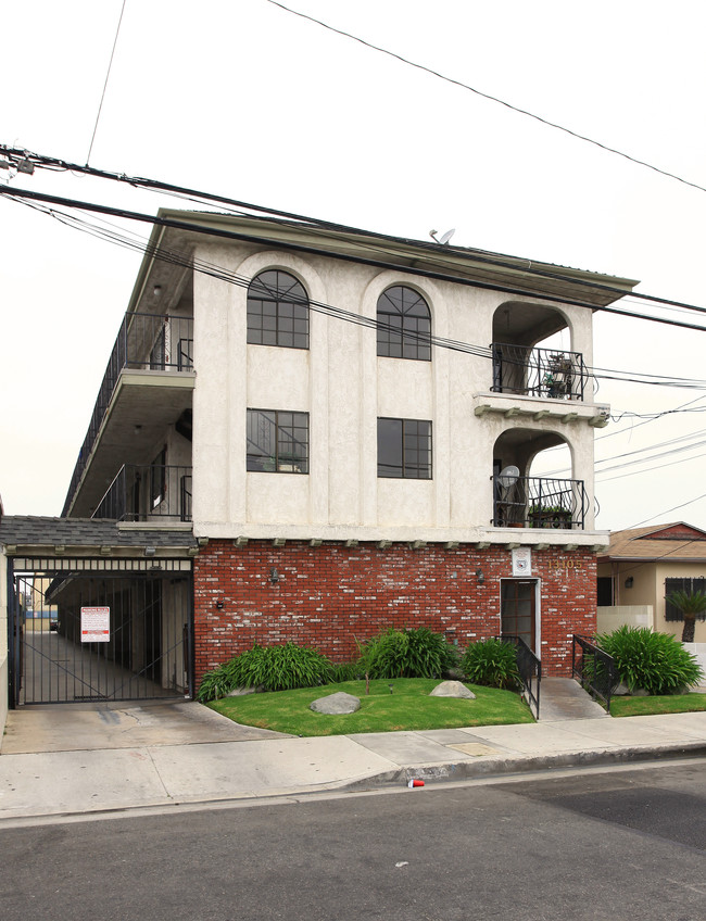 13105 Kornblum Ave in Hawthorne, CA - Building Photo - Building Photo