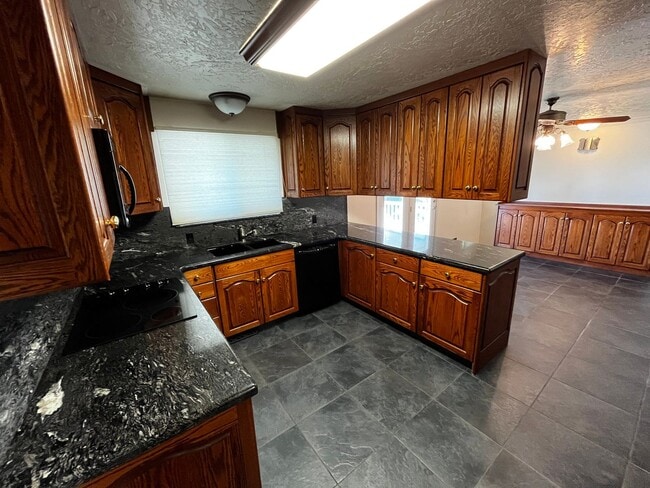 1193 N Main St in Centerville, UT - Building Photo - Building Photo