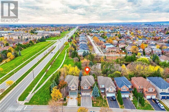 2018 Deer Park Rd in Oakville, ON - Building Photo - Building Photo