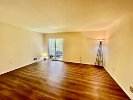 926 Juniper Way, Unit Condo for rent in Mahwah in Mahwah, NJ - Building Photo