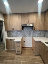 20301 Cohasset St, Unit 5 in Los Angeles, CA - Building Photo - Building Photo