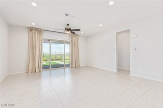 298 Nine Mile Creek Dr in Las Vegas, NV - Building Photo - Building Photo