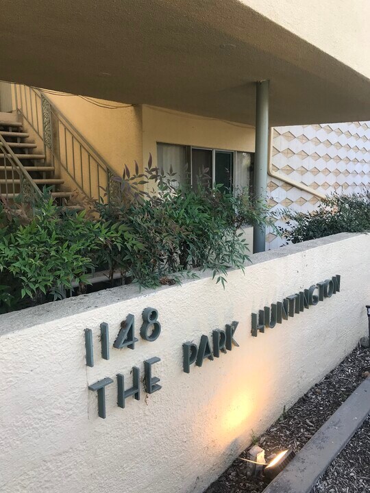 1148 W Huntington Dr in Arcadia, CA - Foto de edificio