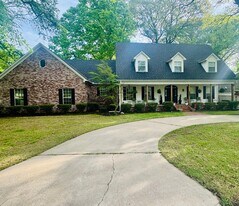 401 Foxwood Dr in Jacksonville, AR - Building Photo