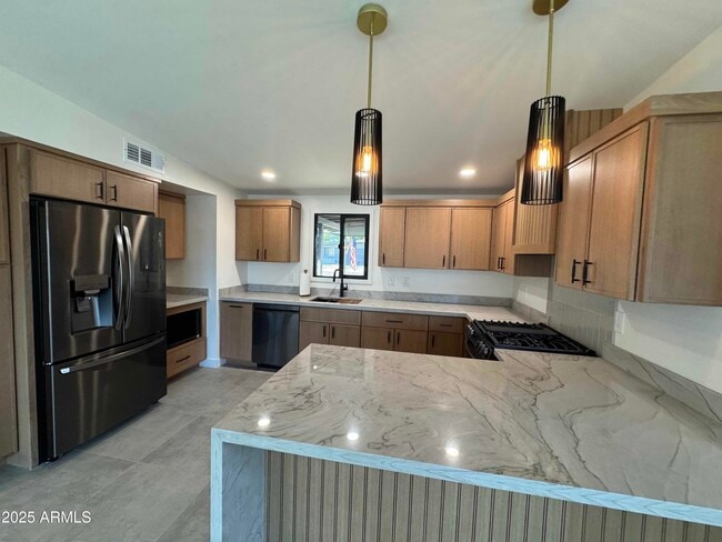 3749 E Laurel Ln in Phoenix, AZ - Building Photo - Building Photo