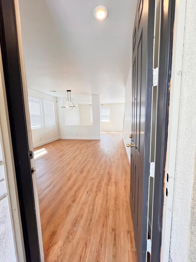 5305 Franklin Grove St in North Las Vegas, NV - Building Photo - Building Photo