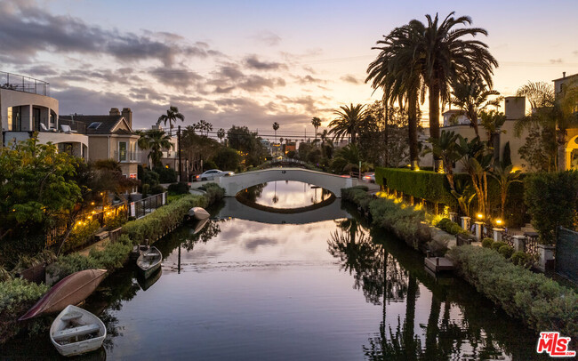 405 Sherman Canal in Los Angeles, CA - Building Photo - Building Photo