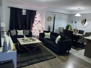 8291 Tulip Tree Dr in Niagara Falls, ON - Building Photo - Building Photo