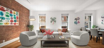 211 Front St in New York, NY - Building Photo